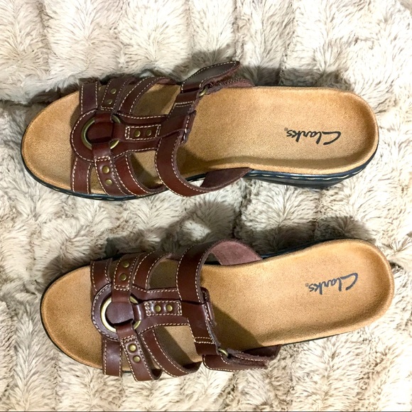 clarks women's spa leather flip flop